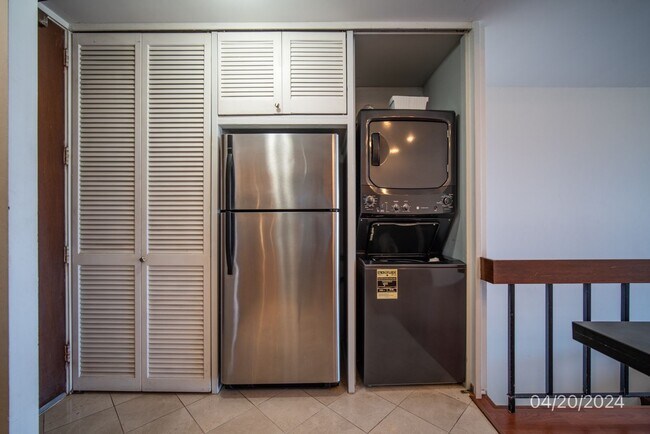 Building Photo - Clean 1BR/1BA/1PKG in Ala Wai Plaza Skyrise.