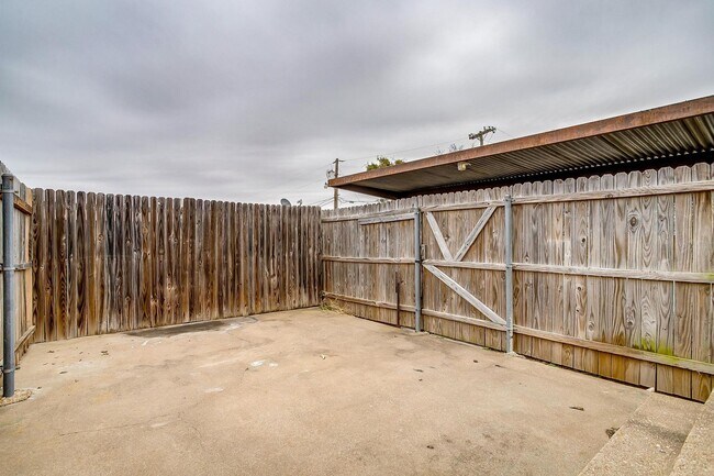 Building Photo - 1623 Westridge St
