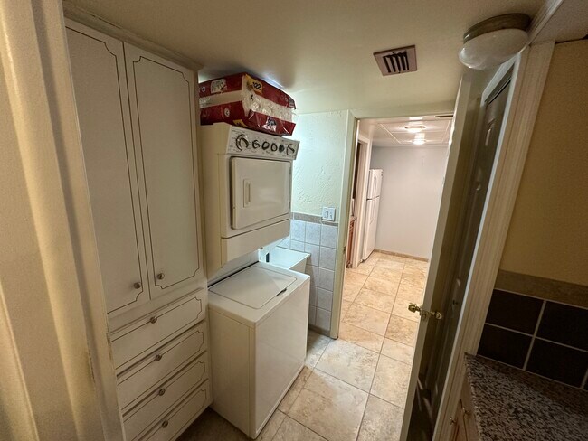 Building Photo - 8304 Bardmoor Blvd