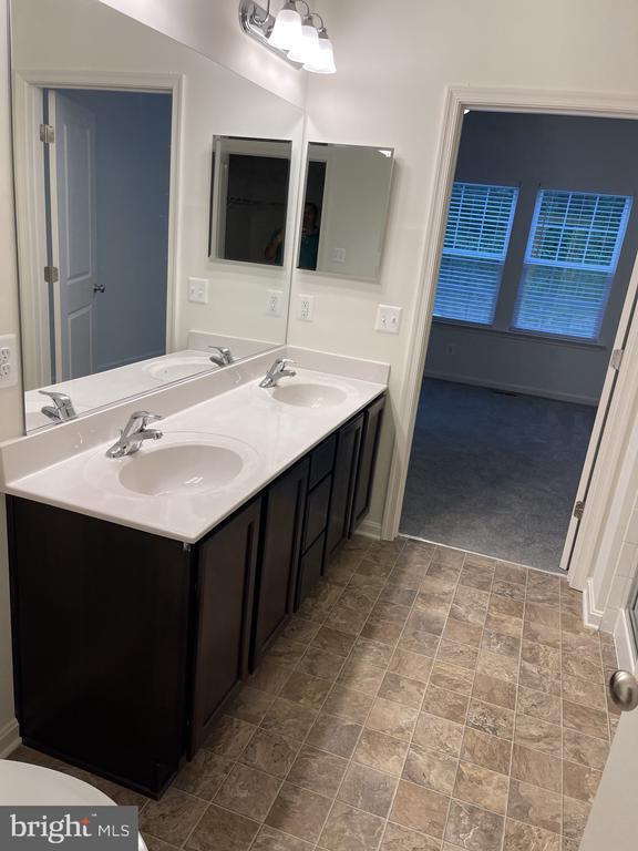 Building Photo - 113 Trails Way