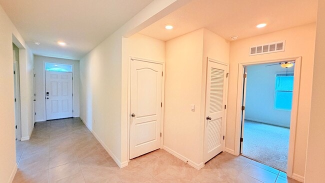 Building Photo - Charming Deltona 4/2 Ready for Move-in!