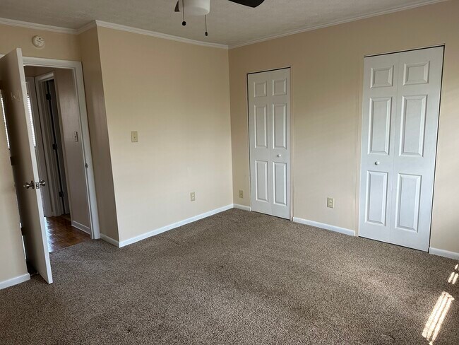 Building Photo - 3500 Warwick Dr