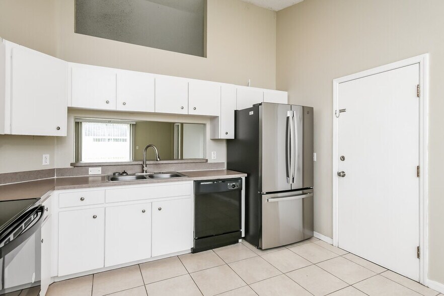 Building Photo - 5009 Quercus Loop