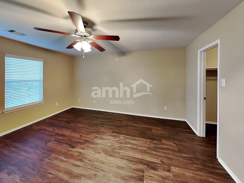 Building Photo - 15326 Boulder Hollow Ln