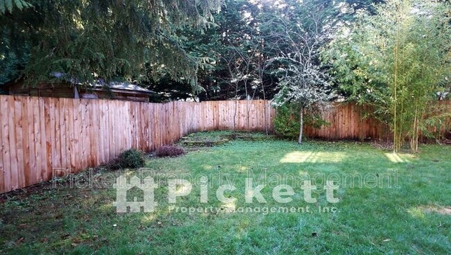 Building Photo - 2221 NE Lexington Dr