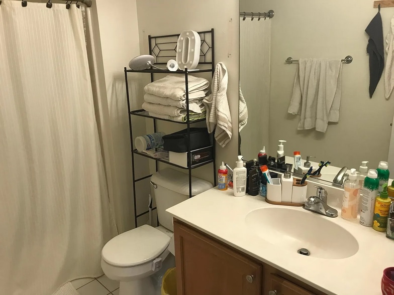 Building Photo - 576 Declaration Ln