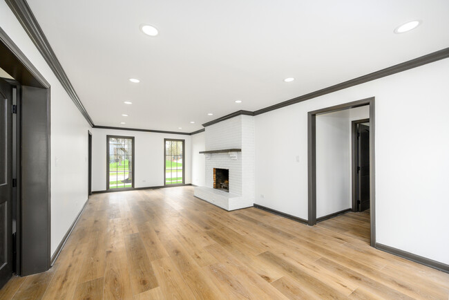Building Photo - 1072 S Naper Blvd