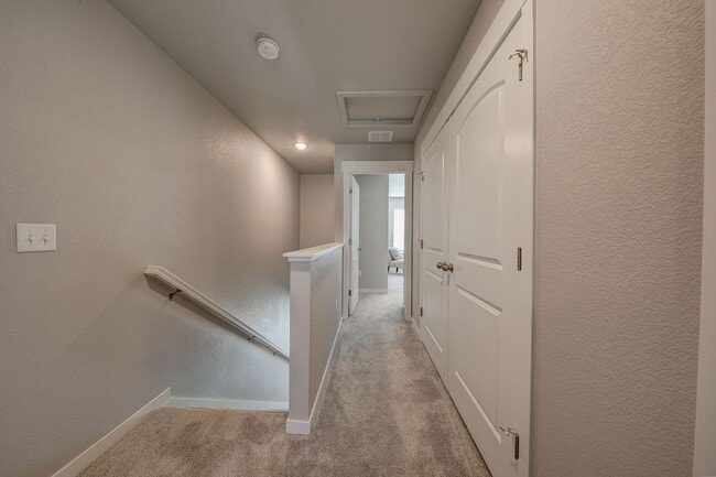 Building Photo - Gorgeous New Build 3 Bed 2 1/2 Bath in Timnath Lakes!