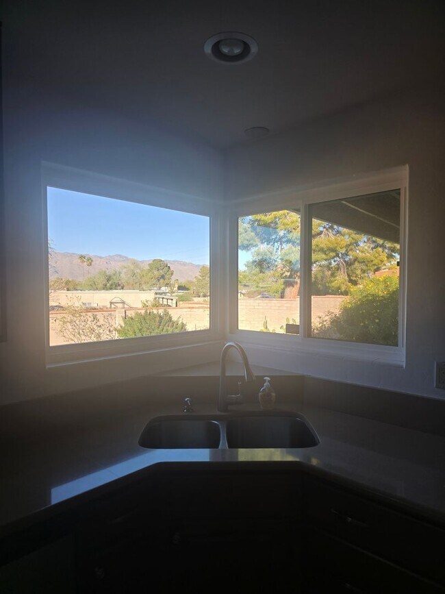 Building Photo - 9063 E Bellevue St