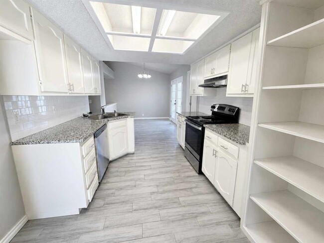 Building Photo - 217 Cypress Dr