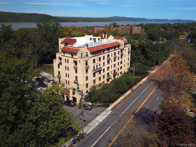 Building Photo - 465 Broadway