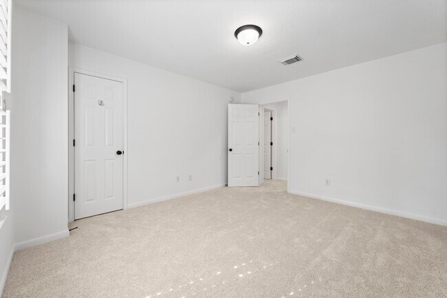 Building Photo - 11 Snow Woods Ct