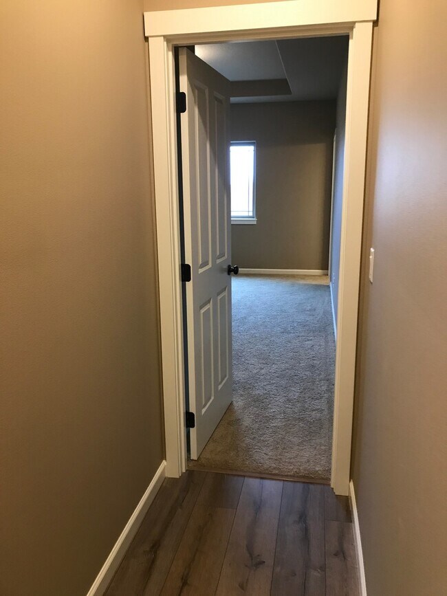 Building Photo - Single Level Home 3 Bedroom / 2 Bathroom in NW Redmond Oregon