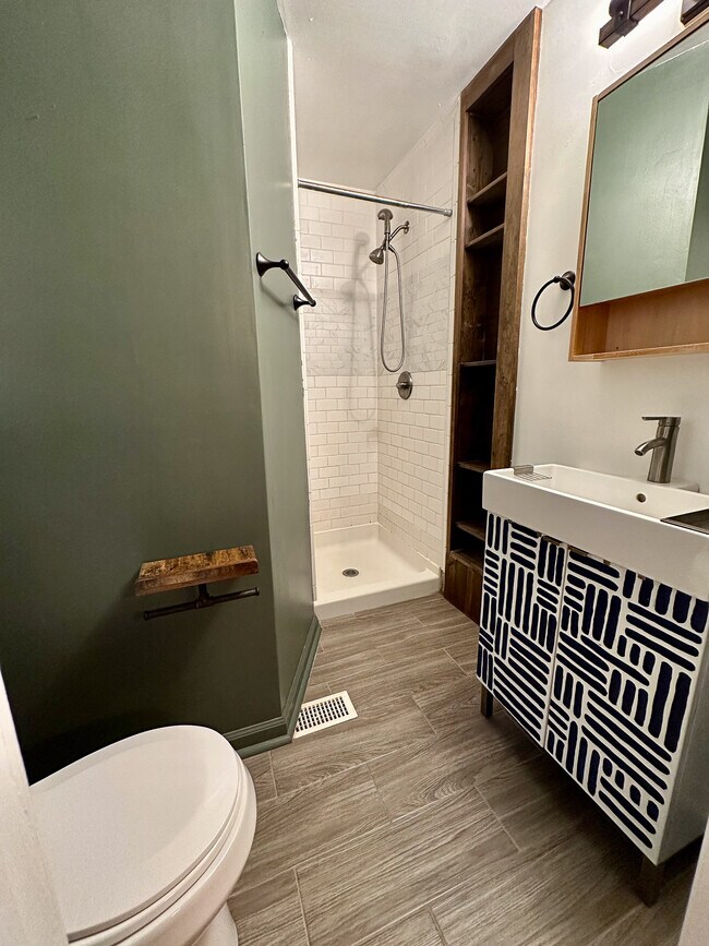 Building Photo - 5221 Greenbrook Dr