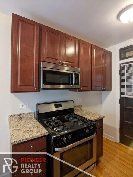 Building Photo - 4912 N Hoyne Ave