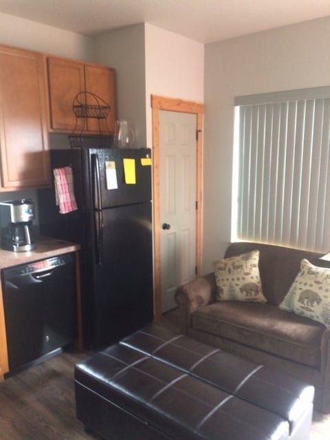 Building Photo - 663