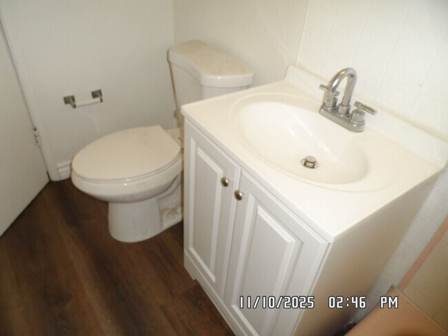 Building Photo - 5004