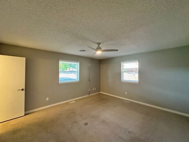 Building Photo - For Rent: Upgraded 3 Bed, 2.5 Bath Home in...