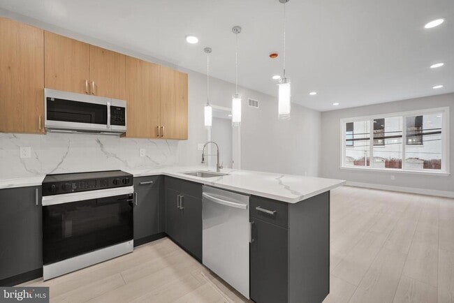 Building Photo - 1111 S 24th St