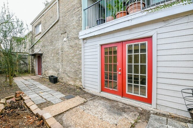 Building Photo - 2585 Marilee Ln