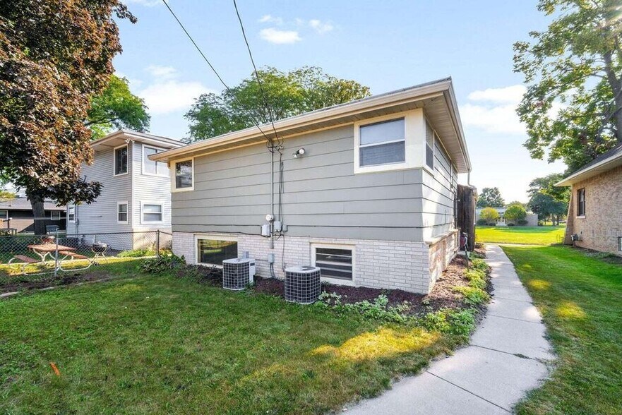 Building Photo - 4321 N 99th St