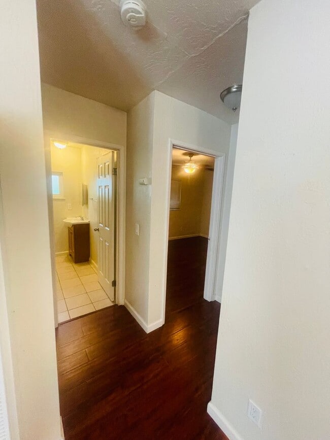 Building Photo - 9316001/51^^