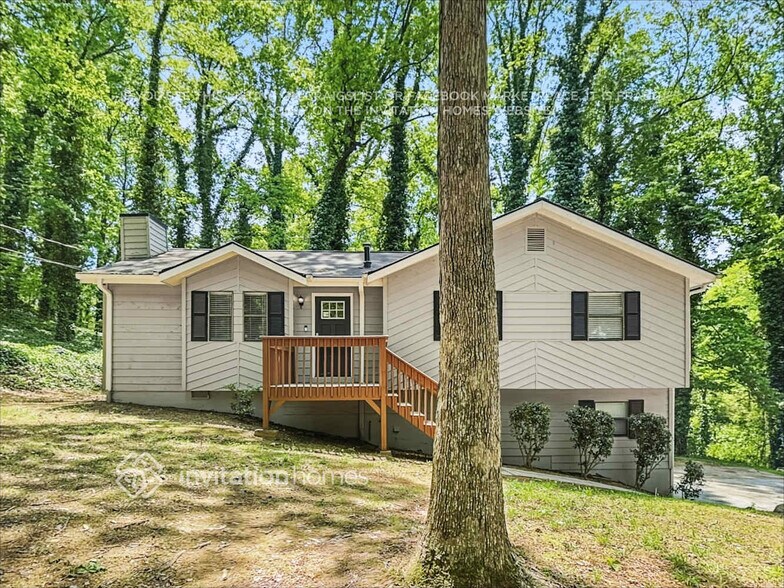 Building Photo - 1023 Lakewood Dr