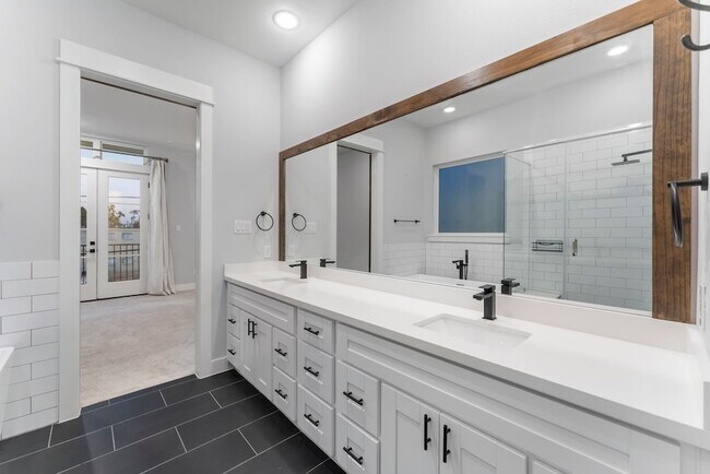 Building Photo - 113 Coronado St