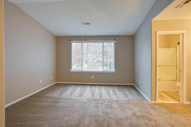 Building Photo - THREE BEDROOM TOWNHOME IN HAZEL DELL
