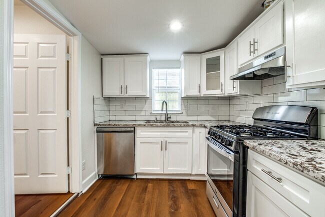Building Photo - 13442 Flagstone Ln