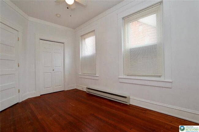 Building Photo - 728 E 6th St