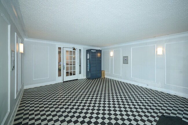 Building Photo - 5461 S Everett Ave