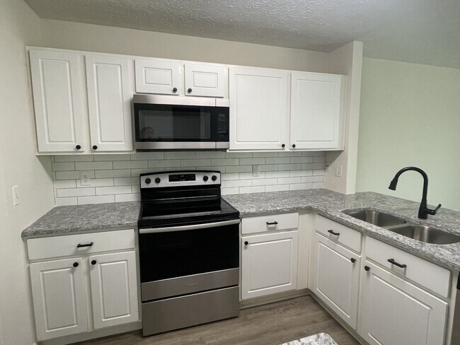 Primary Photo - 438 Flintlock Ct