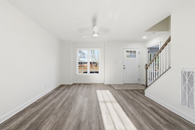 Building Photo - 12617 James River Dr