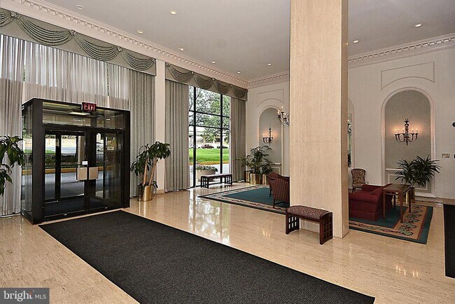 Building Photo - 1300 Army Navy Dr