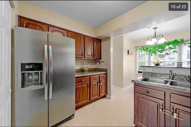 Building Photo - 236 Fieldbrook Dr