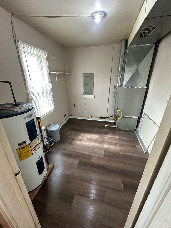 Building Photo - St. James Location