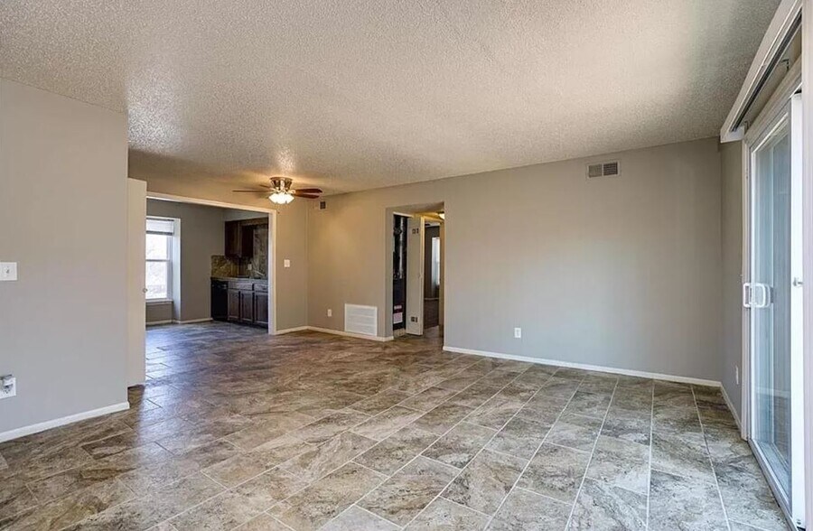 Countryshire Apartments 8627 Countryshire Ln Kansas City MO 64138