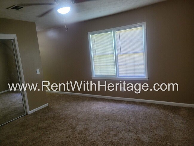 Building Photo - GREAT HOME / 3 BEDROOMS AND BONUS ROOM / GREAT LOCATION /  PRIVATE FENCED YARD