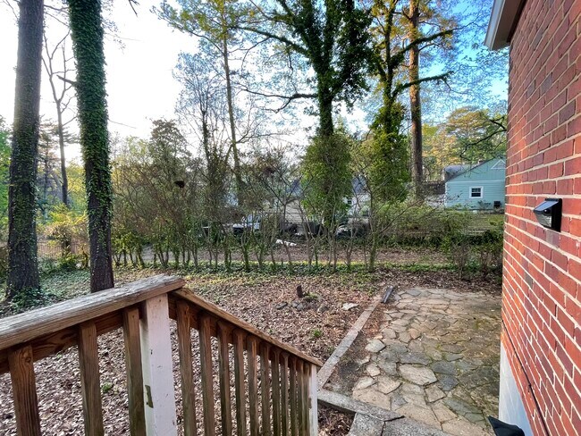 Building Photo - 3033 Lake Ave