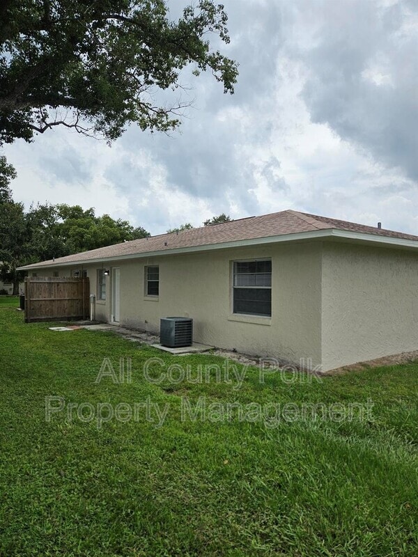 Building Photo - 5423 N Orange Ave