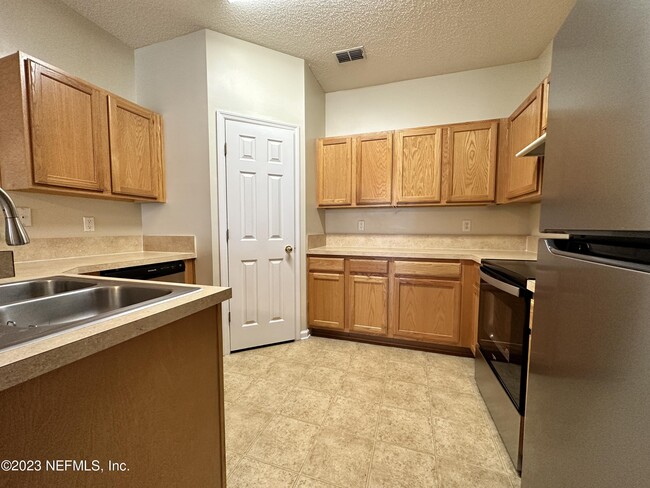 Building Photo - 502 Sherwood Oaks Dr