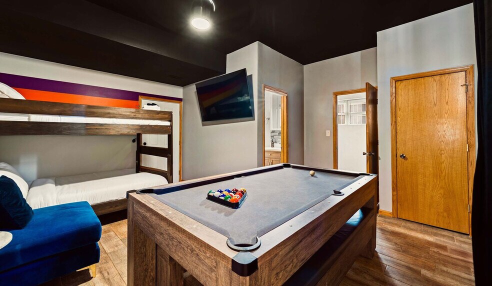 Building Photo - 1418 N Talman Ave