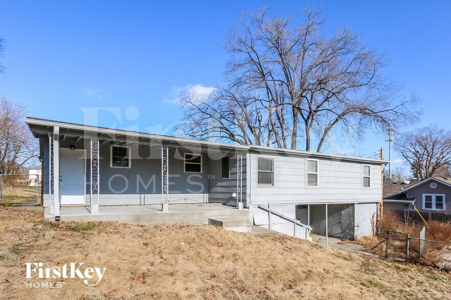 Building Photo - 4819 NE 45th Terrace