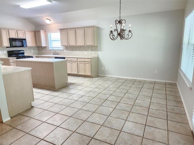 Building Photo - 2600 Willow Way
