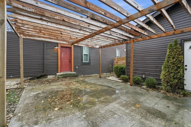 Building Photo - 905 McAllister Ave