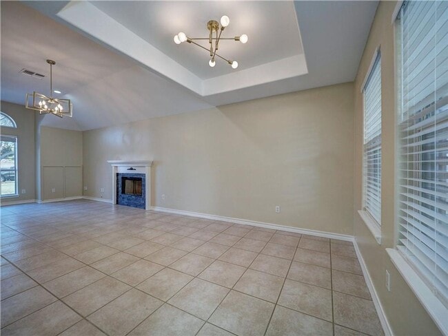 Building Photo - 3 bedroom 3 bath house