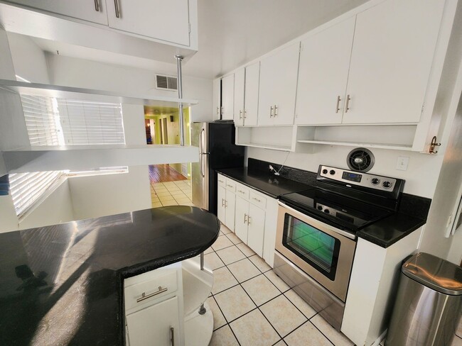 Building Photo - 414 Phillips Dr
