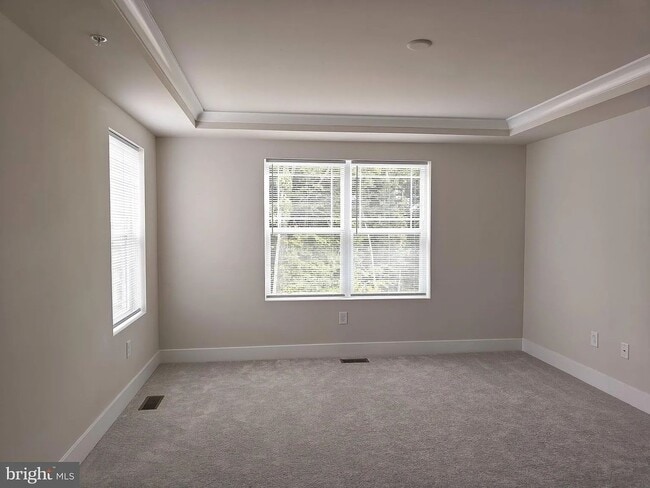 Building Photo - 6947 Farragut Dr