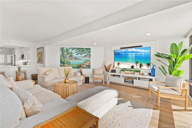 Building Photo - 625 NW North River Dr